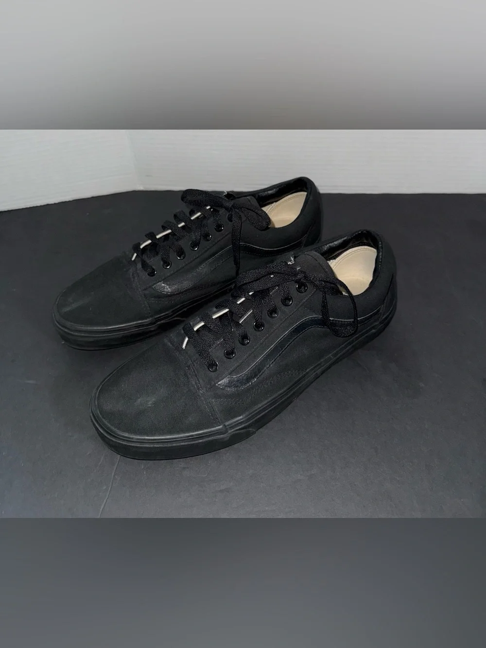 VANS Classic Black Old Skool Lifestyle Icon Side Stripe Skater Sneakers 11.5 Men - Picture 2 of 7